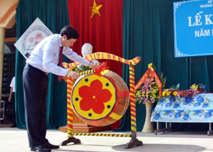 ảnh trang trí trống khai giảng siêu đơn giản