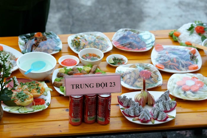 hình ảnh trang trí mâm cơm dự thi