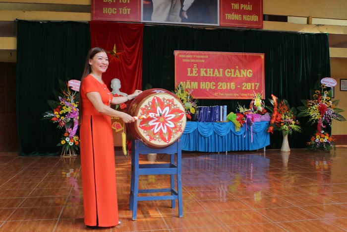 hình ảnh trang trí trống khai giảng đẹp hd