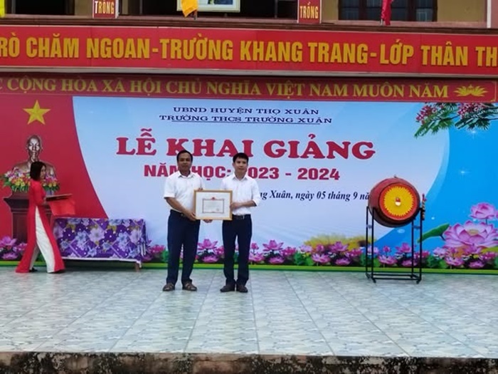 hình ảnh trang trí trống khai giảng đơn giản 4k