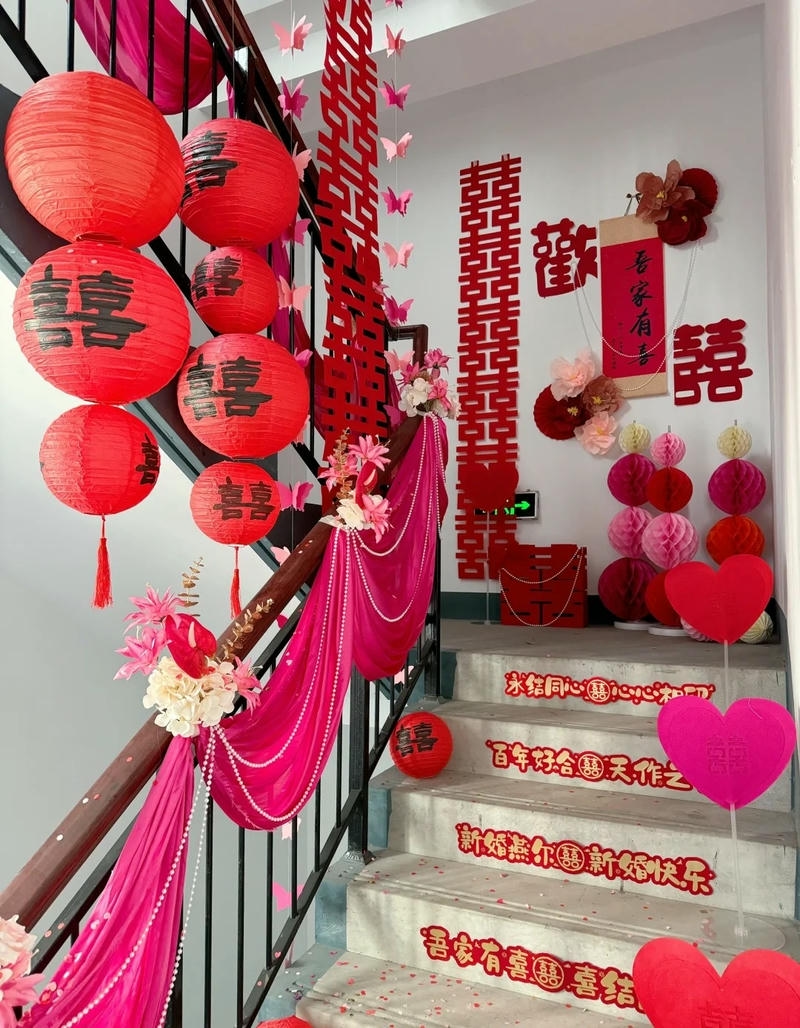trang trí cầu thang cheo đen floongf