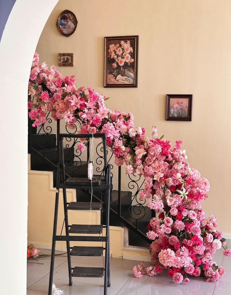 trang trí cầu thang hoa