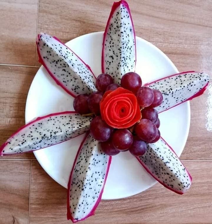 trang trí dĩa trái cây bàn tiệc đơn giản