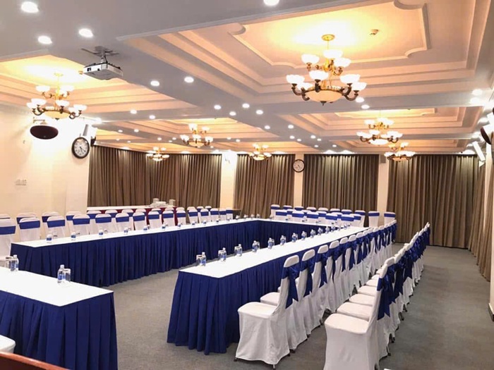 trang trí hội trường cực kì đẹp