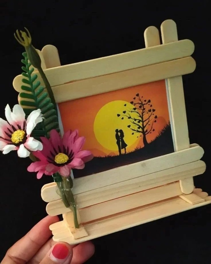 trang trí khung ảnh bằng que gỗ