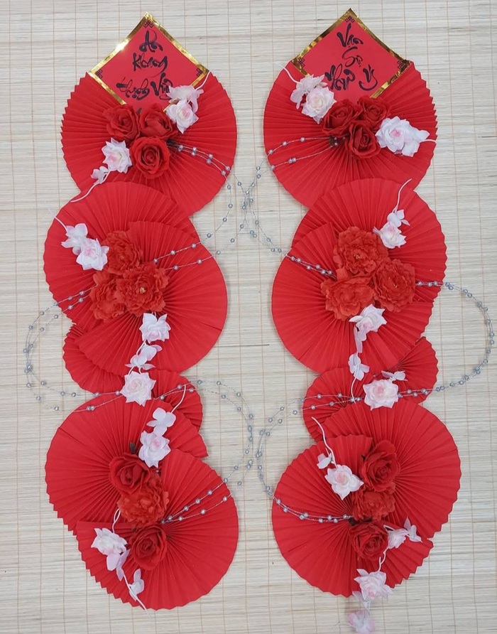 trang trí mành tết bằng quạt giấy