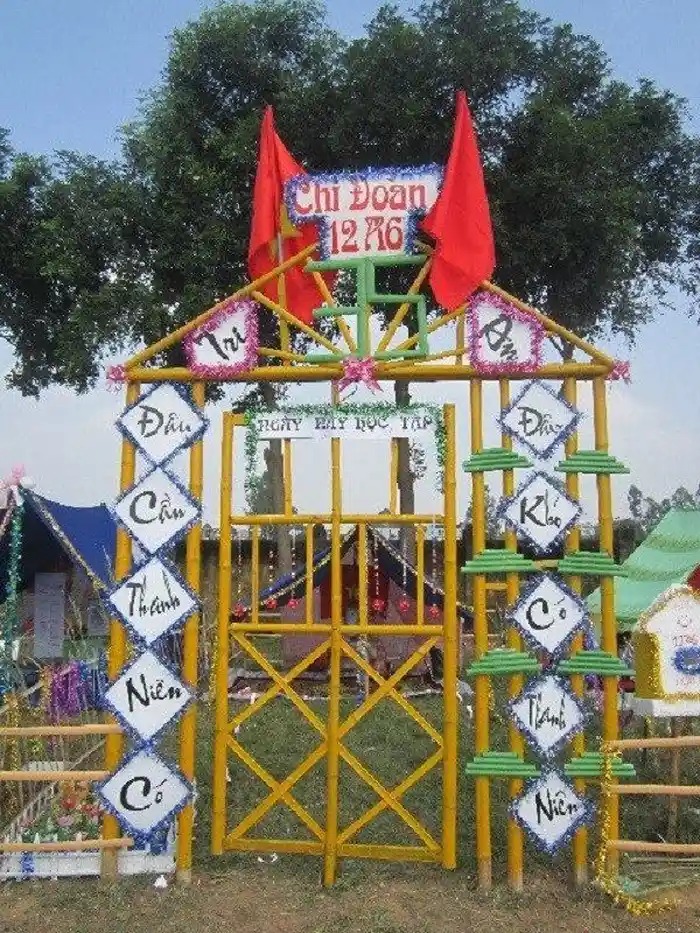 câu đối trang trí cổng trại