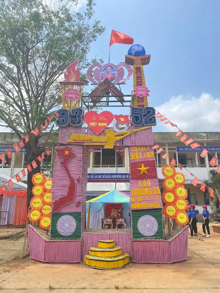 mẫu trang trí cổng trại đẹp