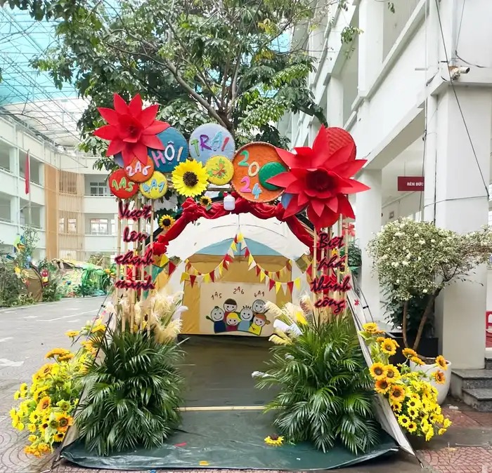 trang trí cổng trại bằng mẹt