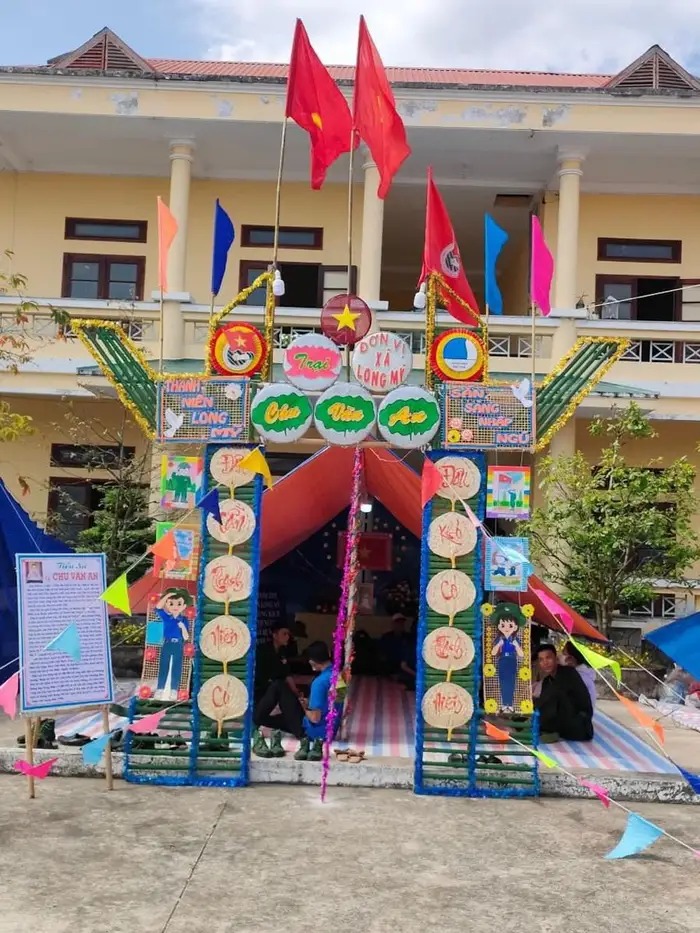 trang trí cổng trại đẹp nhất
