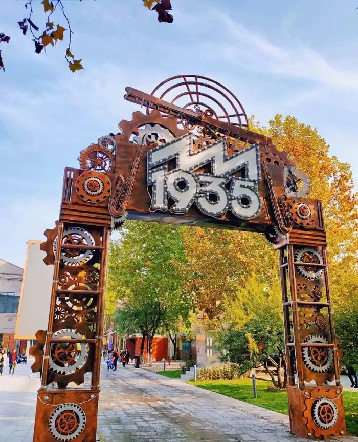 trang trí cổng trại hè
