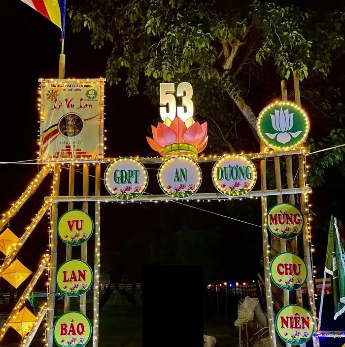 trang trí cổng trại trung thu