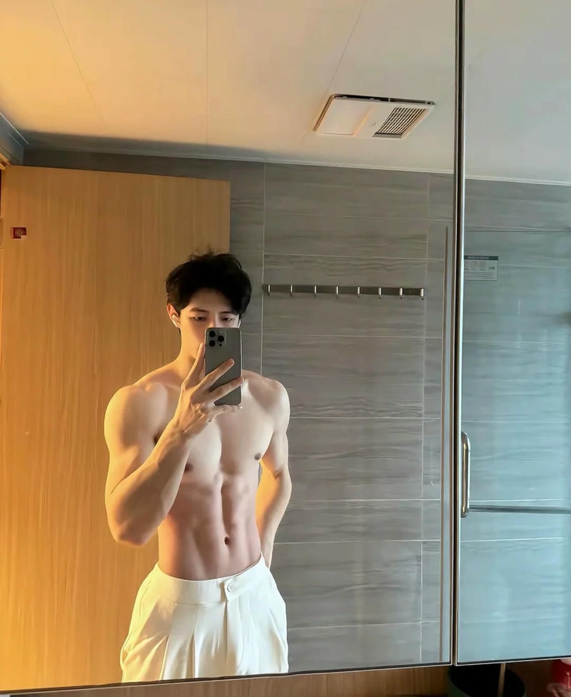 Album ảnh trai đẹp 6 múi đáng xem