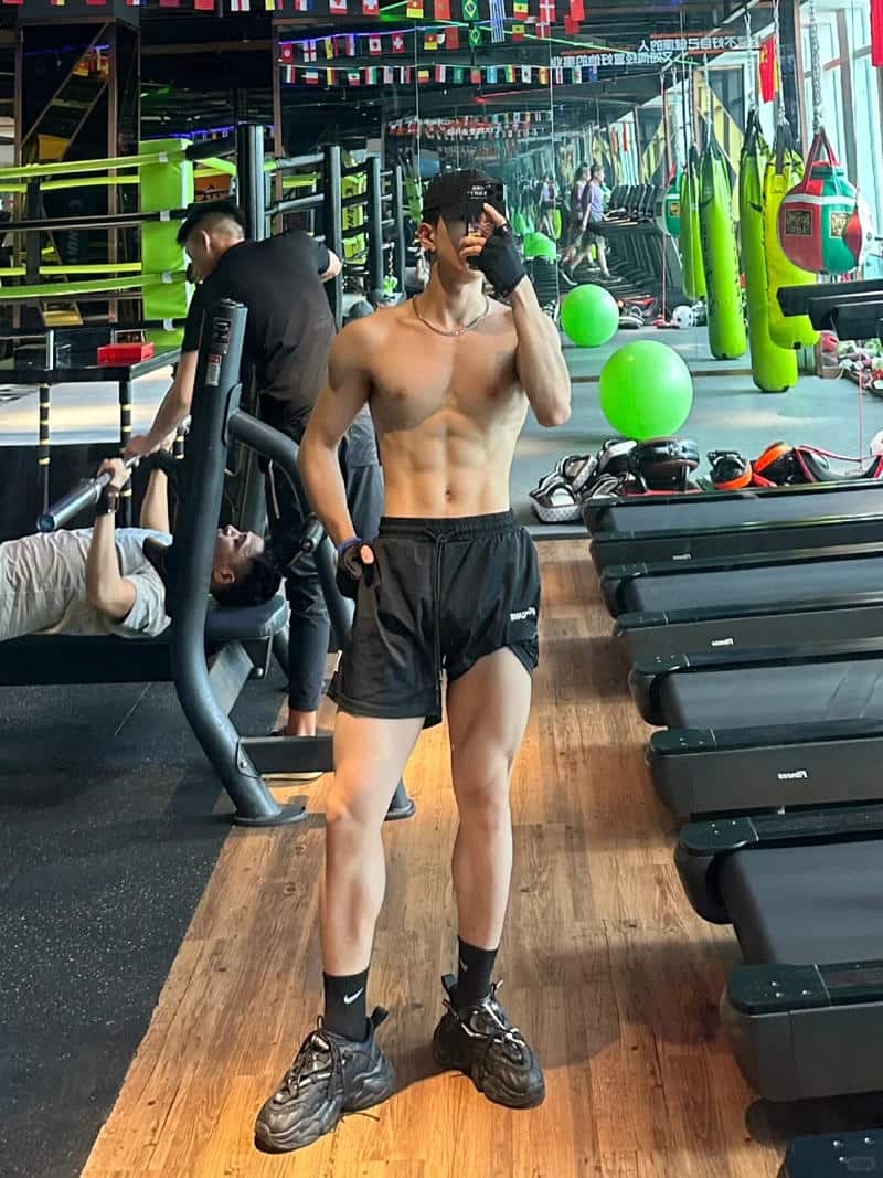 ảnh trai đẹp 6 múi che mặt