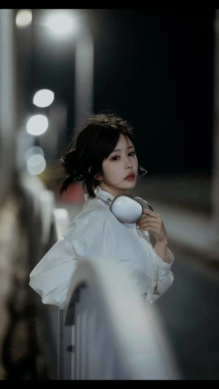 ảnh cô gái lặng