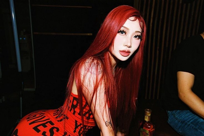 ảnh cô gái sành