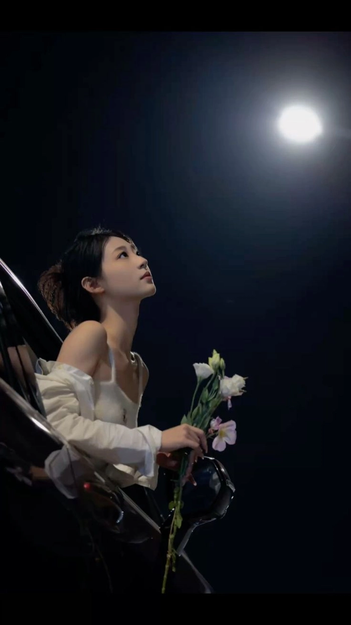 ảnh cô gái trầm