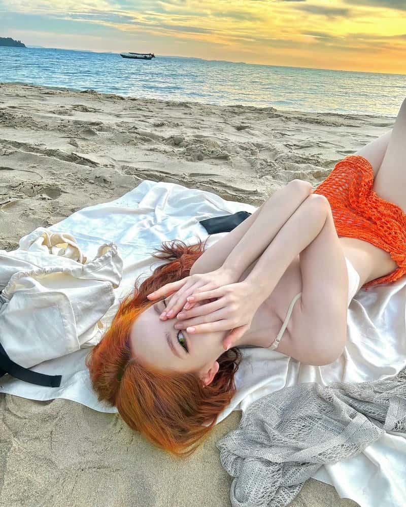 ảnh gái cute che mặt