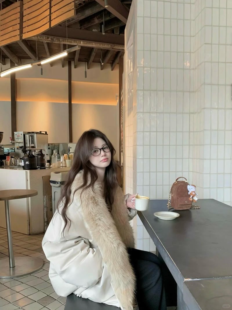 ảnh gái đeo kính đẹp