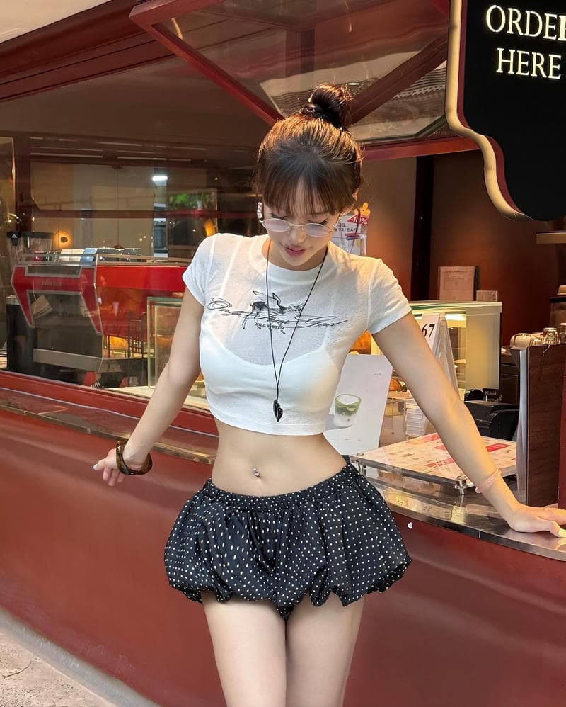 ảnh gái mặc váy siêu ngắn