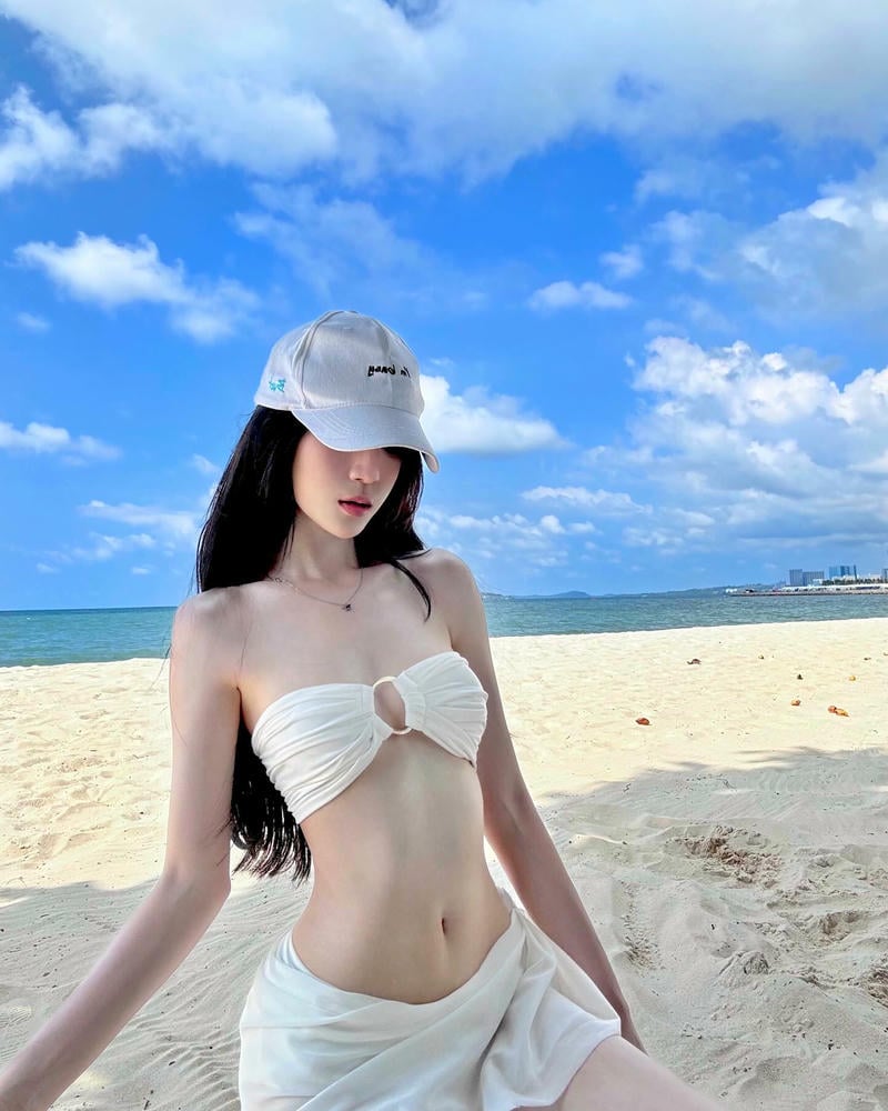 ảnh gái xinh che mặt bằng điện thoại