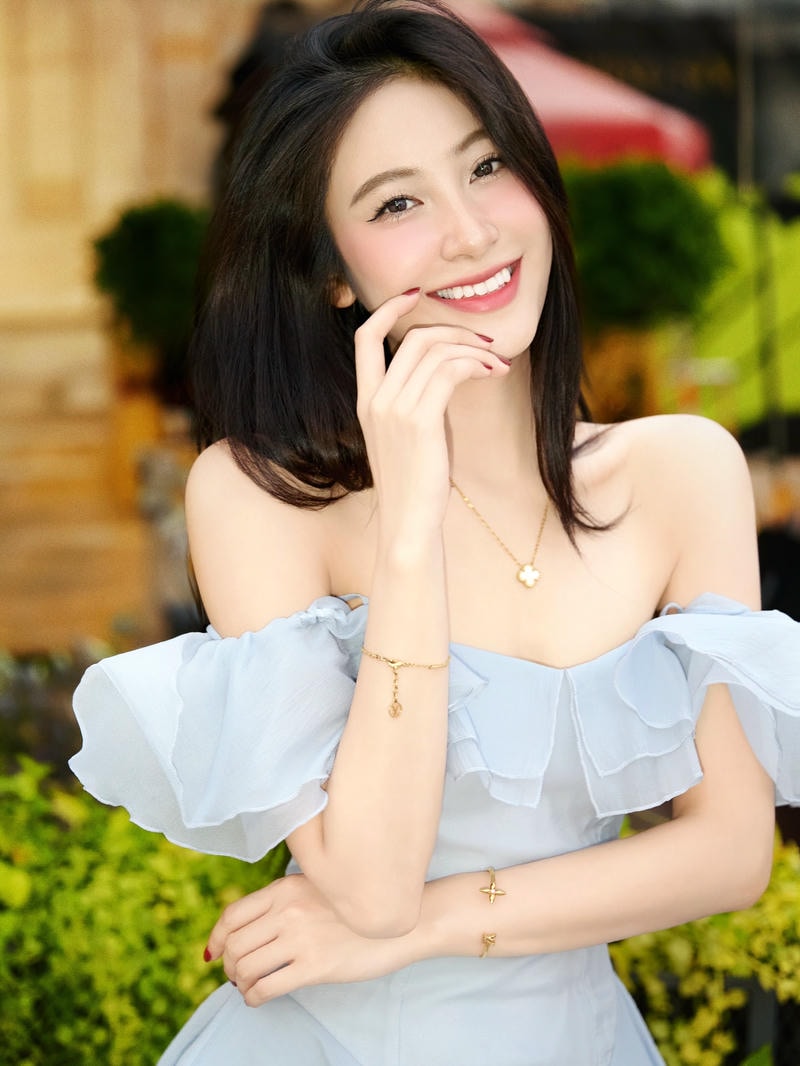 ảnh gái xinh cười tươi