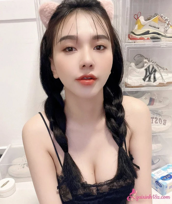 anh gái xinh to vú bự