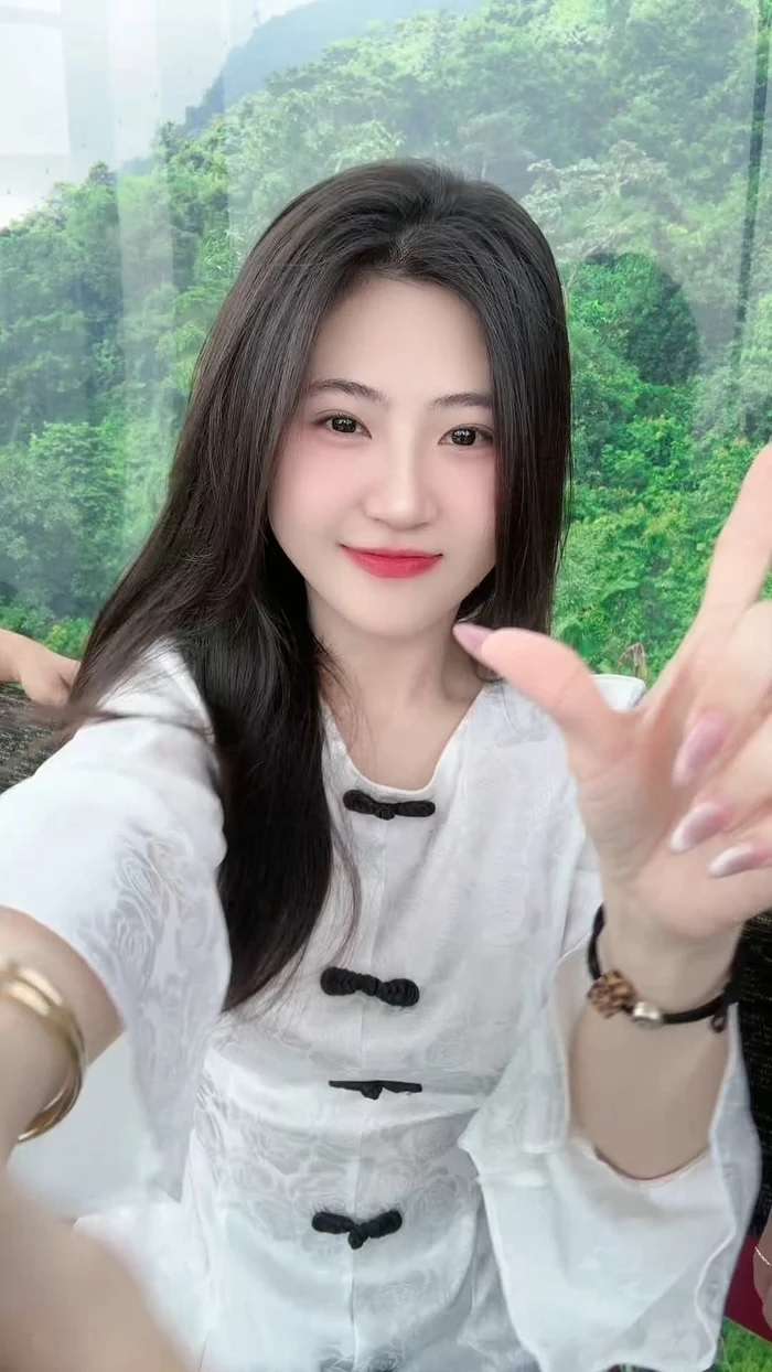 ảnh hot girl 18 tươi tắn