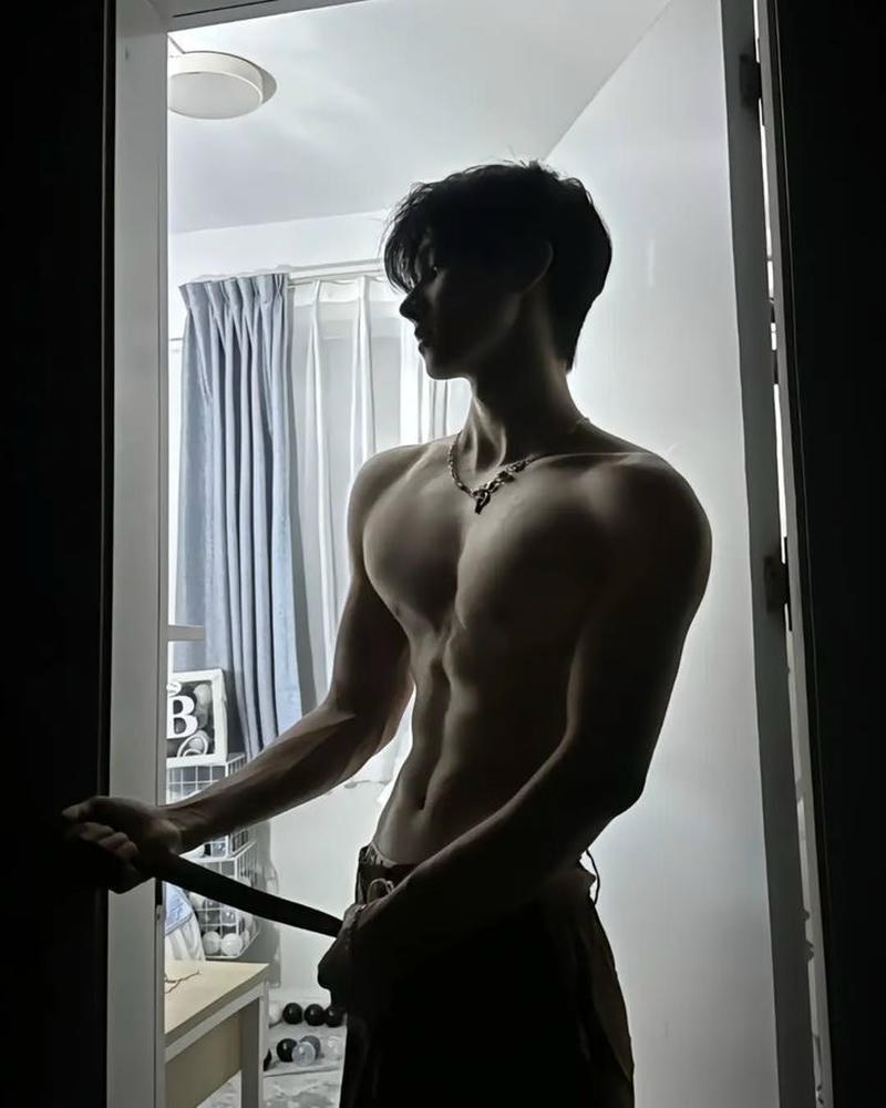 ảnh trai đẹp 6 múi săn cơ bắp