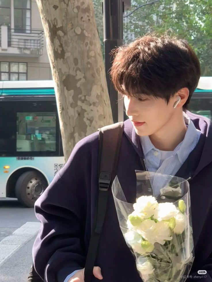 ảnh trai đẹp 9x tặng hoa