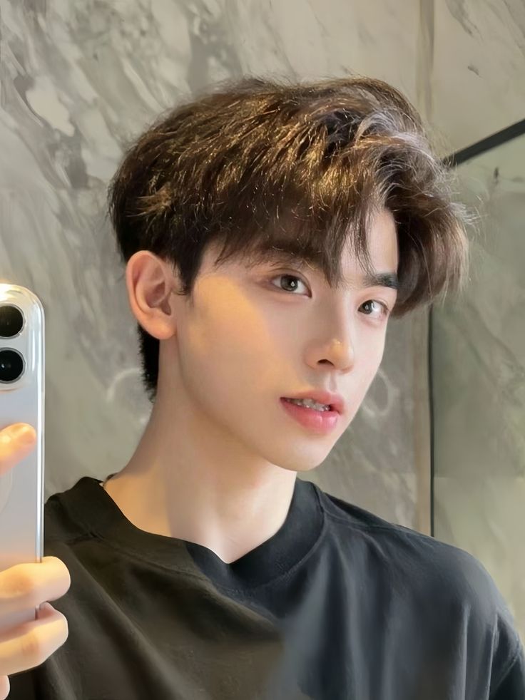 ảnh trai đẹp 9x trước gương