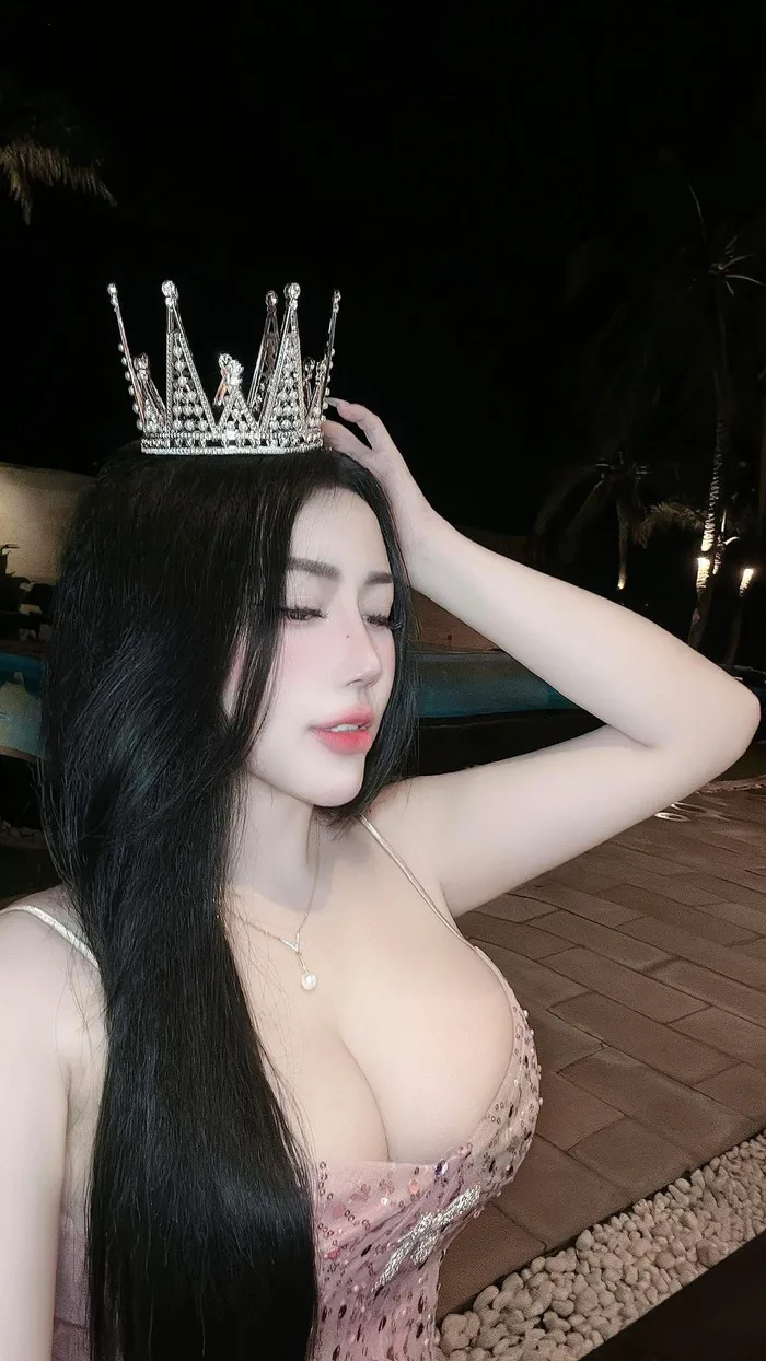 cô gai xinh vú bự