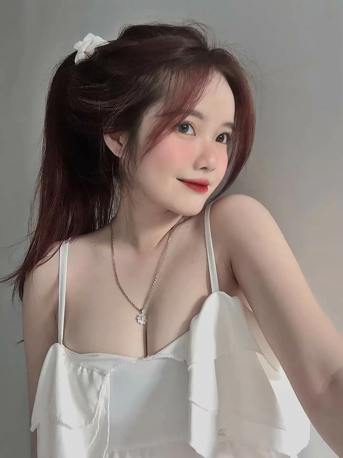 e gái xinh vú bự