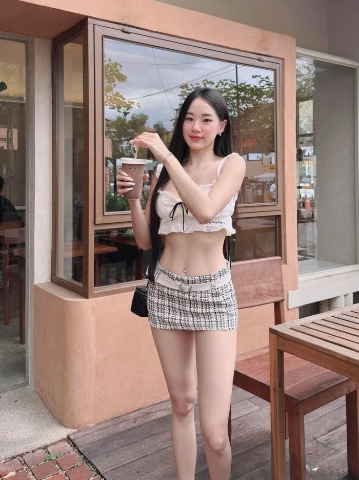 gái đẹp 18 tuổi thanh lịch