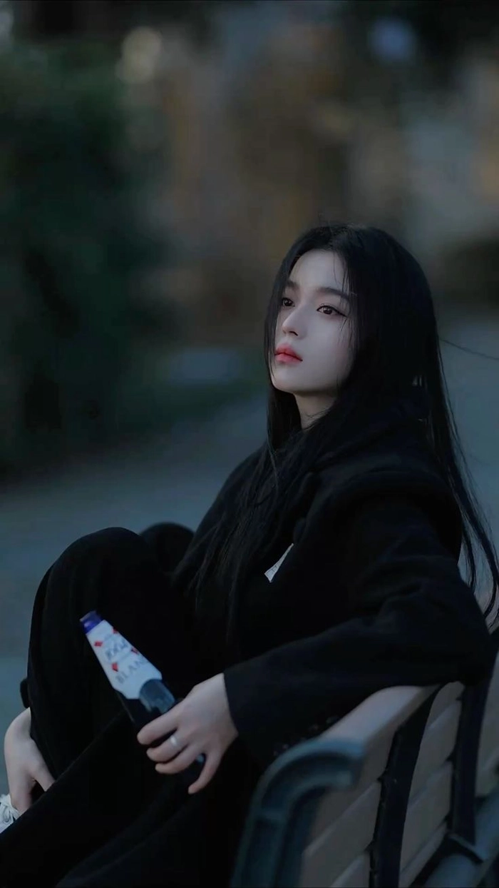 gái đẹp buồn bã