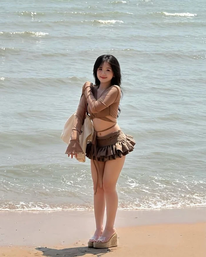 gái đẹp mười tám thướt tha