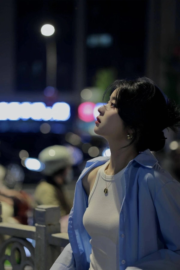 gái xinh buồn bã