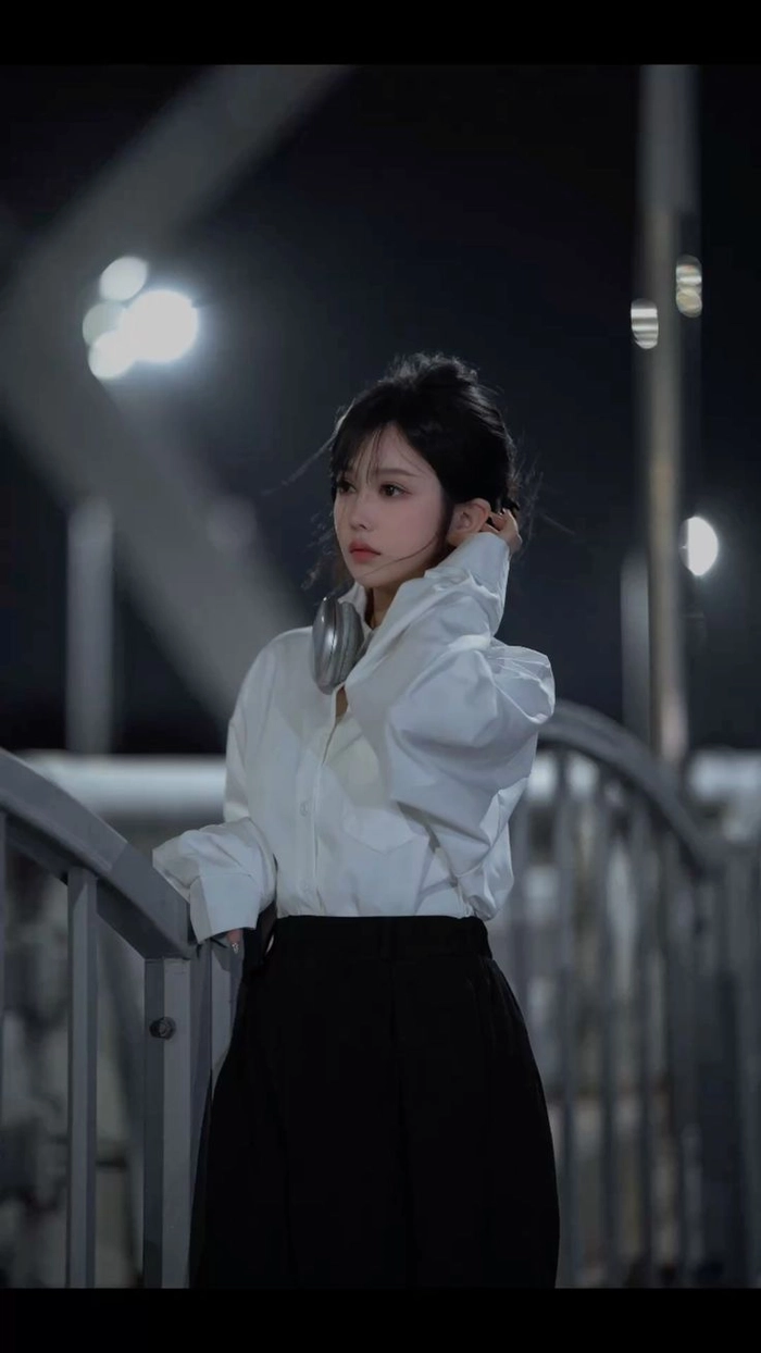 gái xinh buồn hiu