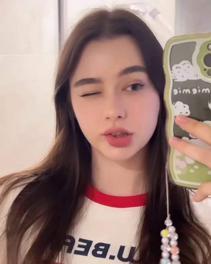 gái xinh châu âu mang thần thái tự tin