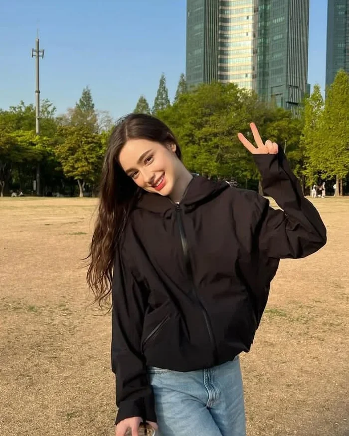 gái xinh châu âu trẻ trung và quyến rũ