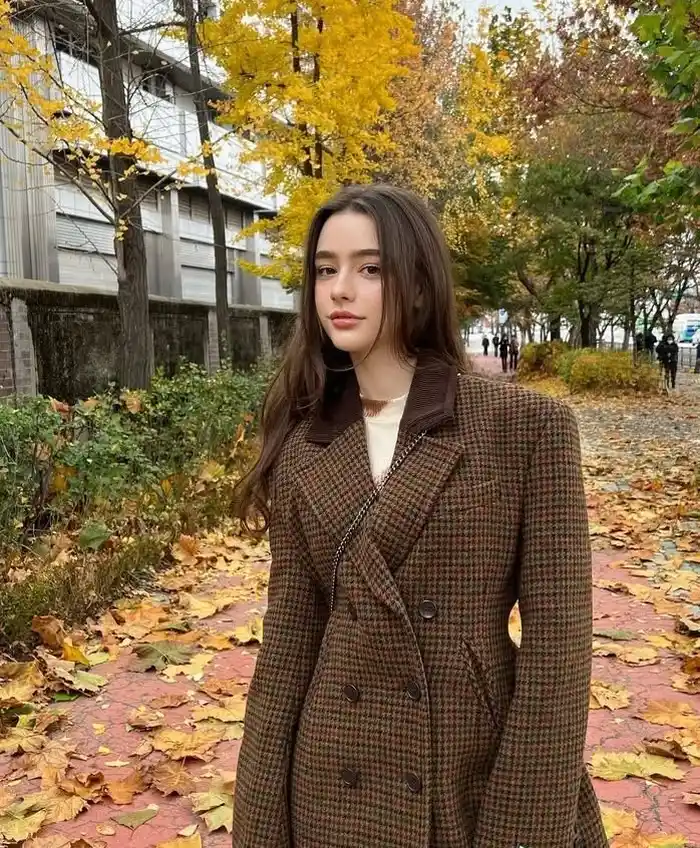 gái xinh châu âu tươi sáng