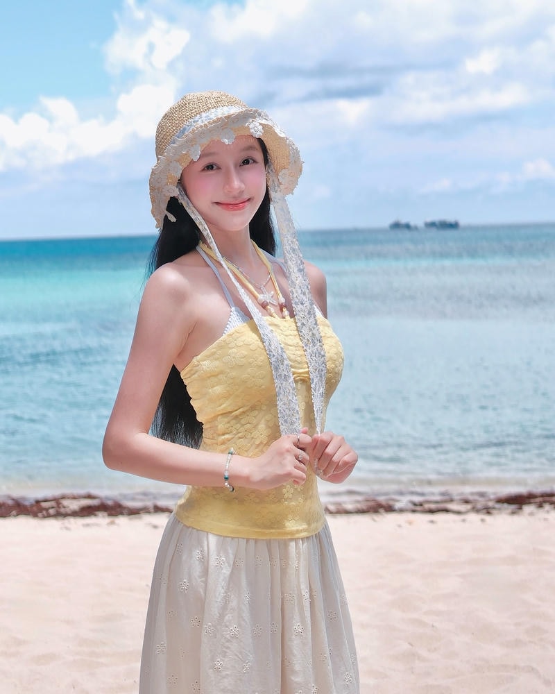 gai xinh cuoi trong nang