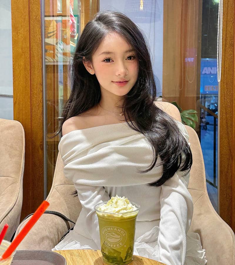 gái xinh cười tươi