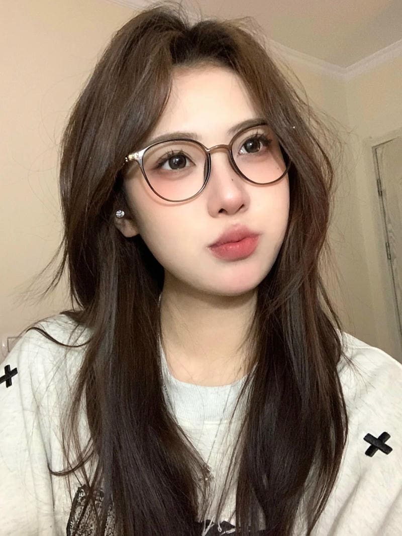 gái xinh đeo kính tròn