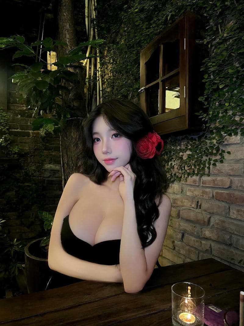 gái xinh khoe vòng một tinh tế