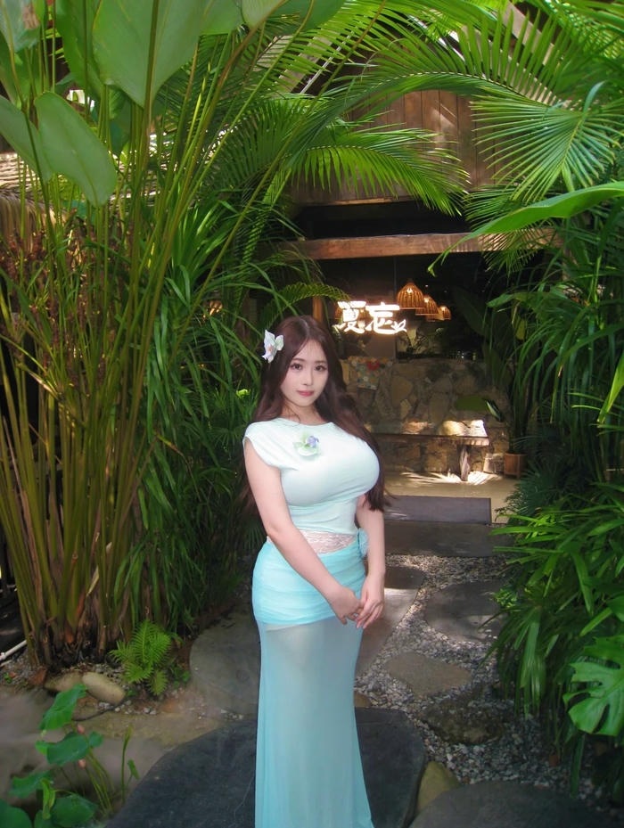 gái xinh ngực khủng 10