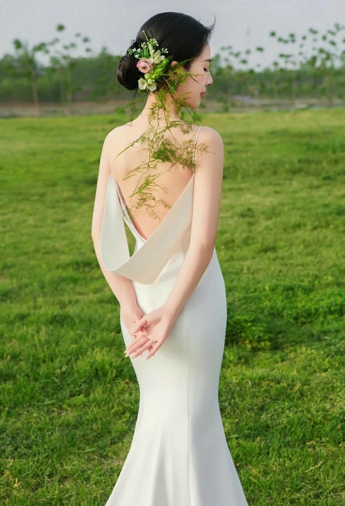 gái xinh quay lưng 25