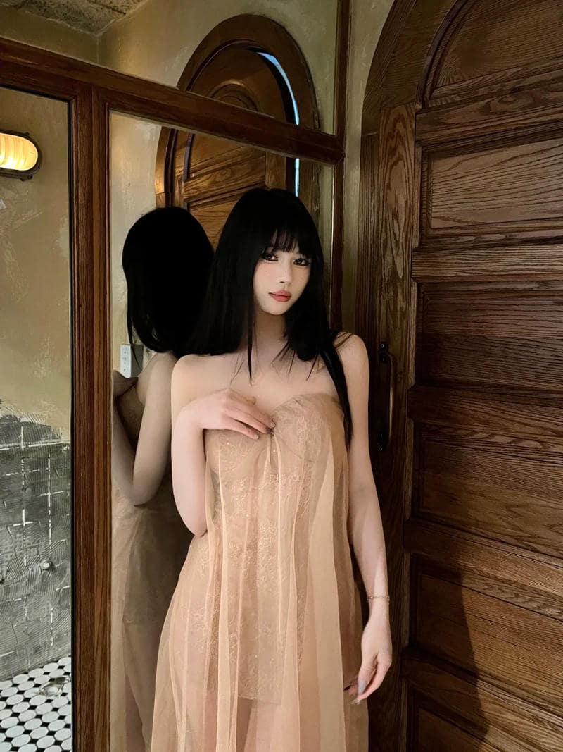 gái xinh váy lưới quyến rũ