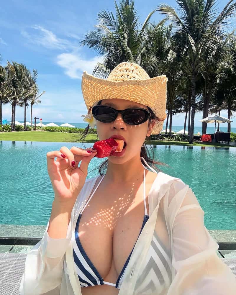 hình gái xinh ngực đầy gợi cảm