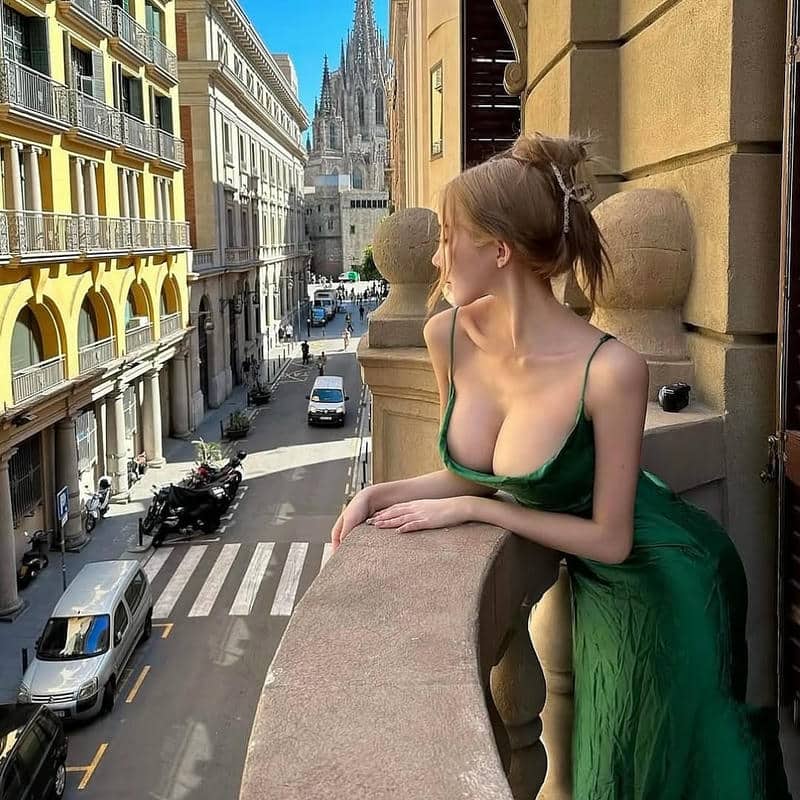 hình nền gái xinh che mặt